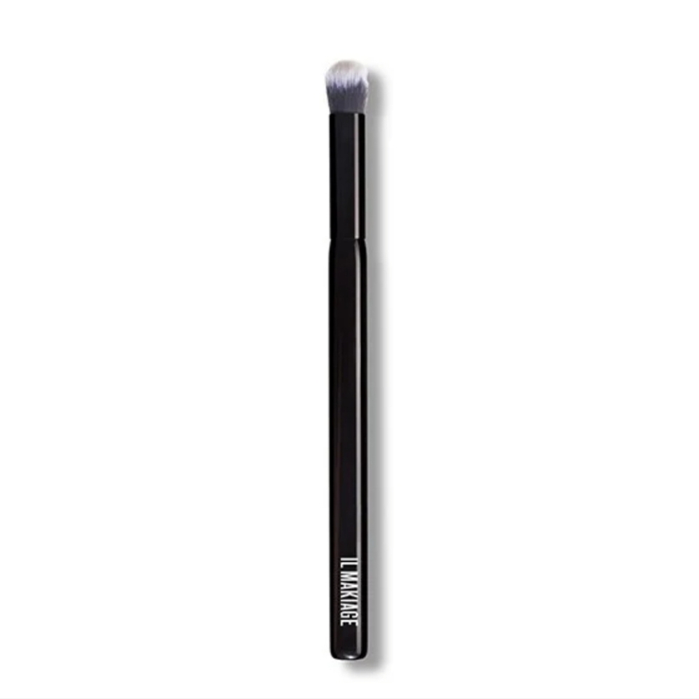 IL MAKIAGE concealer blending brush #140
